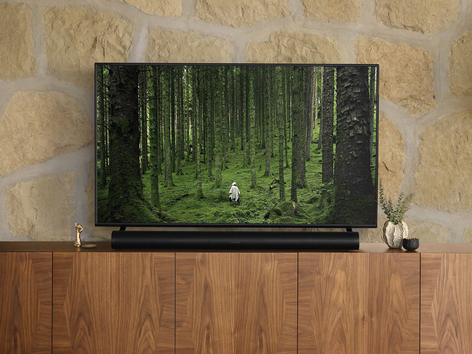 1600pSonos_Arc_With_Standing_TV