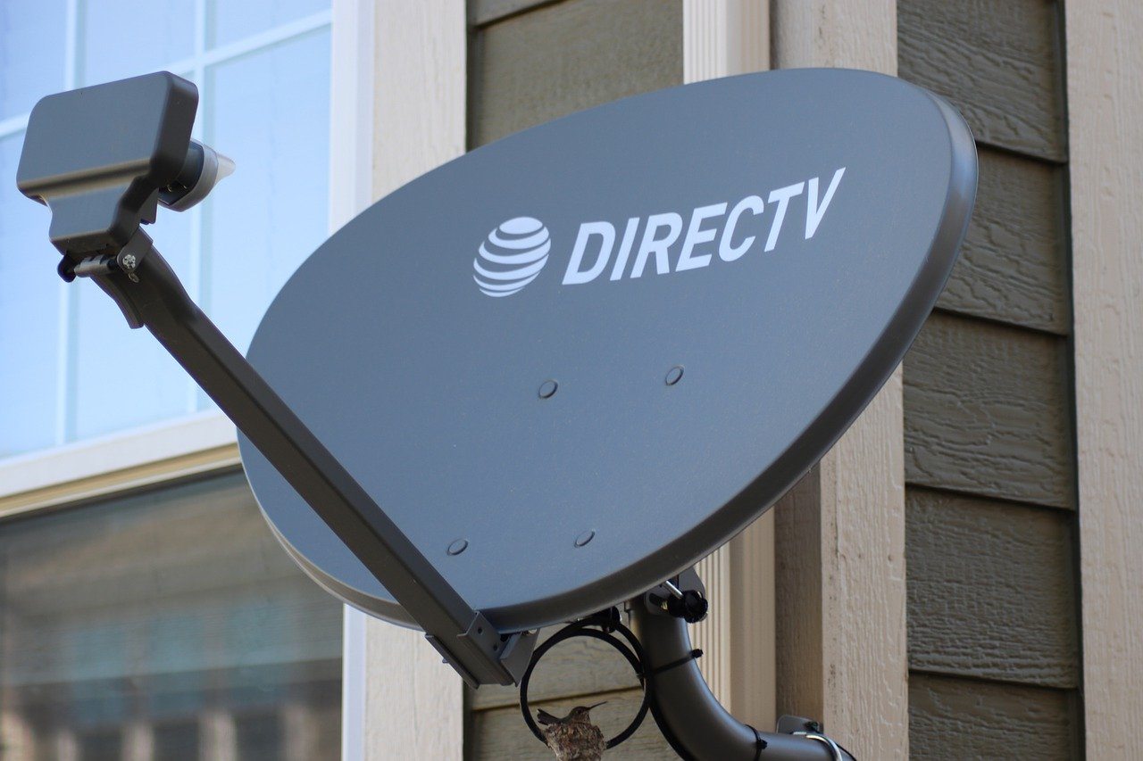 DIRECTV Lays Off Hundreds of Managers As Cord Cutting Grows