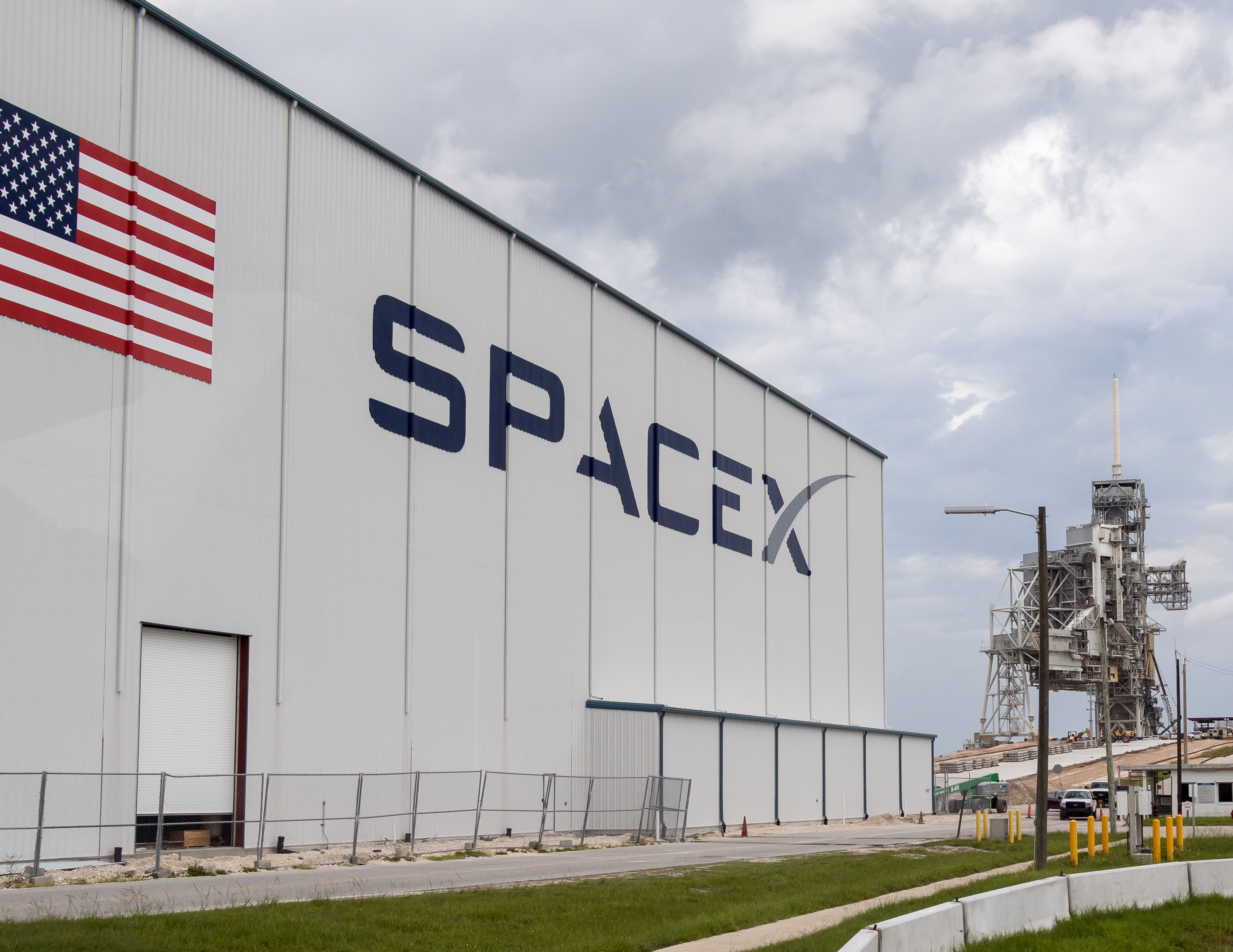 SpaceX Gets FCC Approval To Test Phone Calls From Space