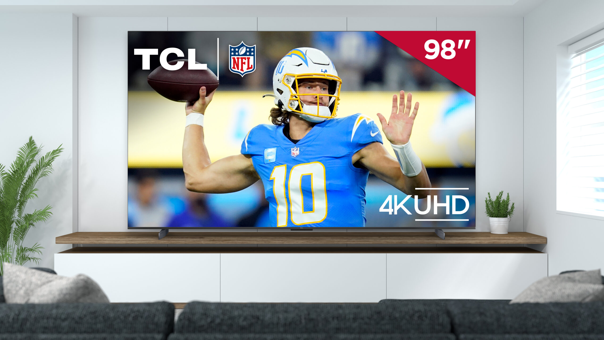 A nova TV S5 de 98 polegadas da TCL está disponível com uma oferta NFL Sunday Ticket